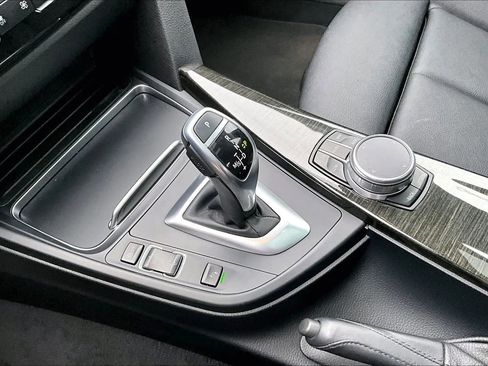 Used 2018 BMW 330i Gran Turismo xDrive image 15