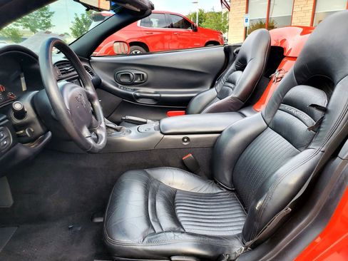 Used 2000 Chevrolet Corvette Convertible w/ Performance Handling Pkg image 18