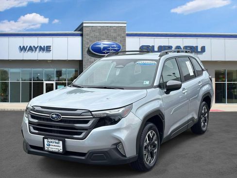 Certified 2025 Subaru Forester Premium AWD/4WD image 2