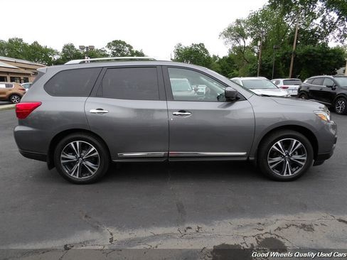 Used 2019 Nissan Pathfinder Platinum AWD/4WD image 4
