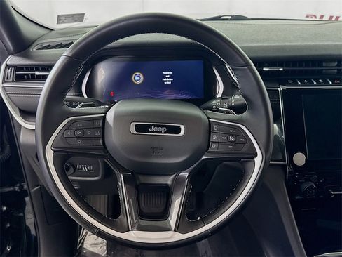 Used 2021 Jeep Grand Cherokee L Laredo image 11