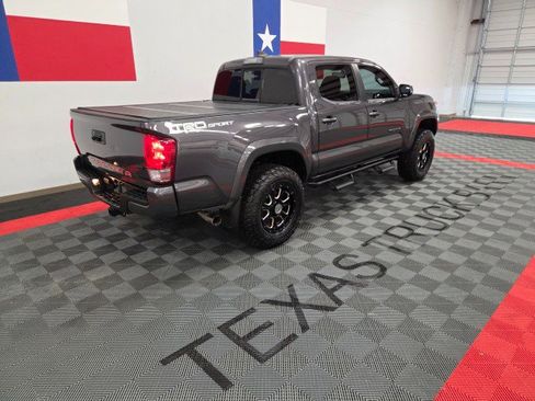 Used 2016 Toyota Tacoma TRD Sport image 25