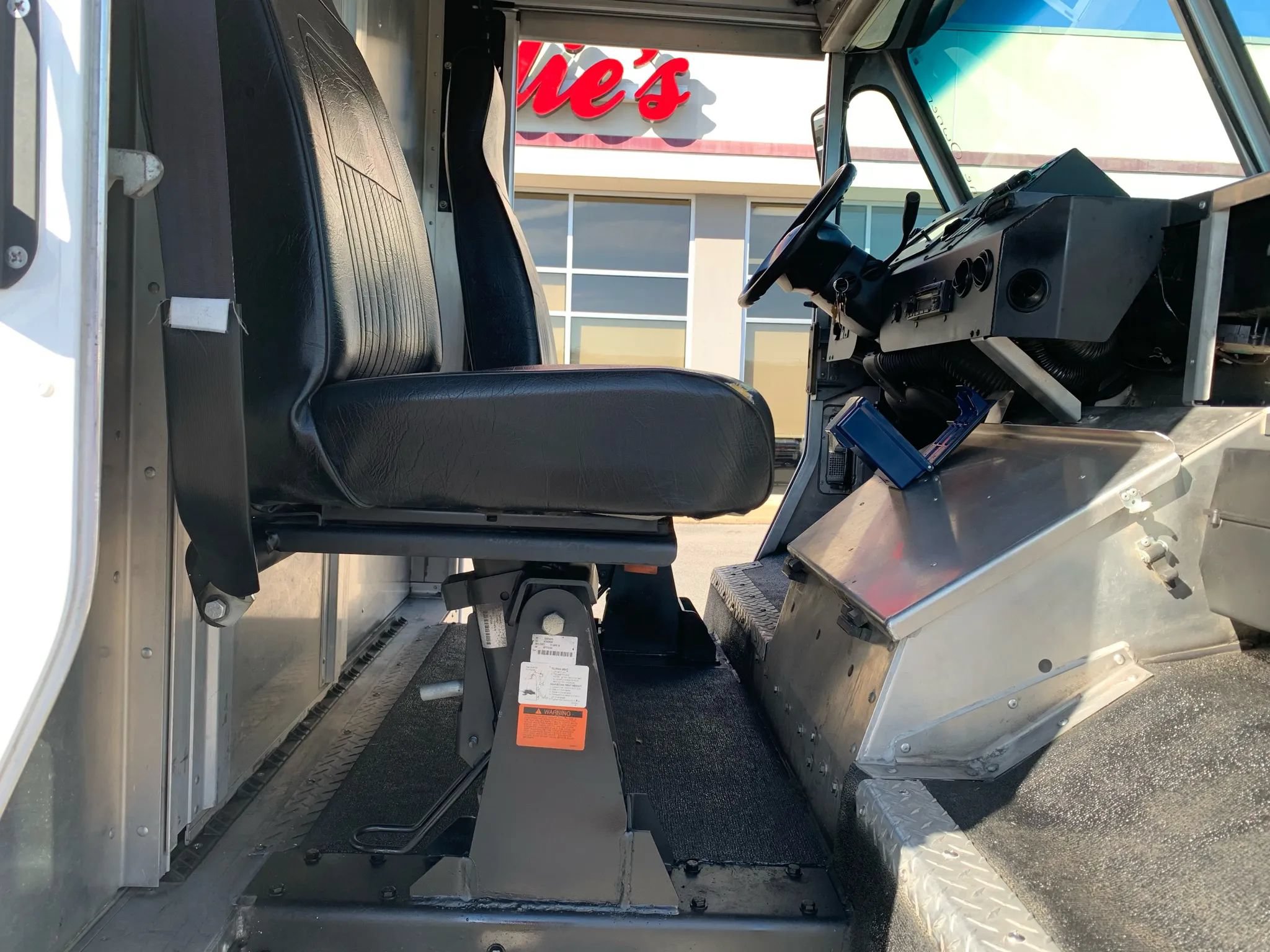 Used 2014 Ford E-350 and Econoline 350 Super Duty w/ A/C Prep Package RWD image 17