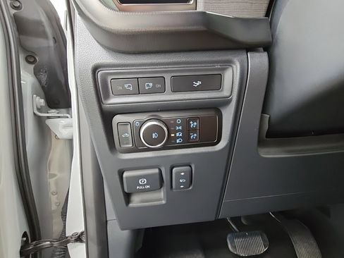 Used 2023 Ford F150 Platinum image 29