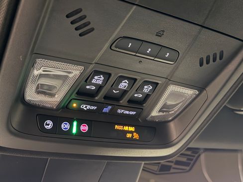 Certified 2025 Cadillac XT4 Sport FWD image 25
