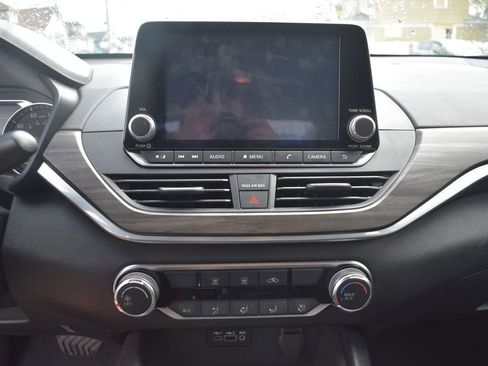 Used 2025 Nissan Altima 2.5 SV FWD image 16