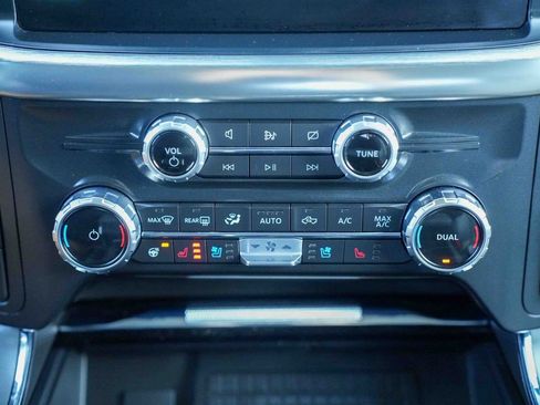 Used 2022 Ford F150 Lariat w/ Equipment Group 502A High image 38