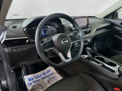 Used 2023 Nissan Altima 2.5 SV image 9