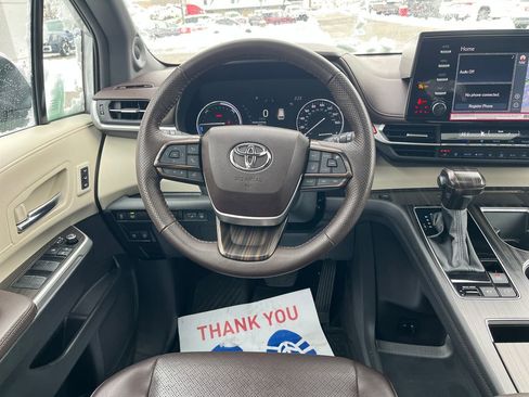 Certified 2024 Toyota Sienna Platinum image 15