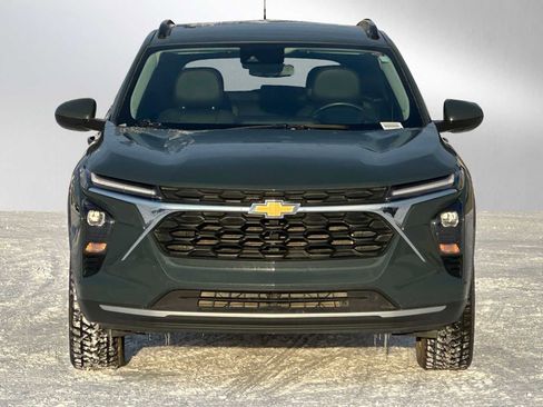 Used 2025 Chevrolet Trax LT w/ LT Convenience Package image 8