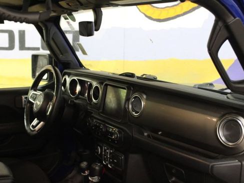 Used 2019 Jeep Wrangler Unlimited Sahara w/ Uconnect 4C Nav & Sound Group AWD/4WD image 12