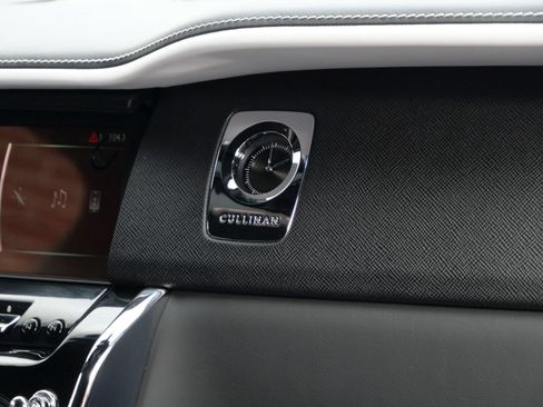 Certified 2024 Rolls-Royce Cullinan AWD/4WD image 14
