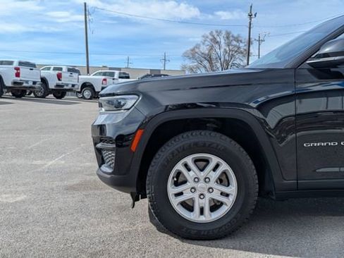 Used 2023 Jeep Grand Cherokee Laredo AWD/4WD image 4