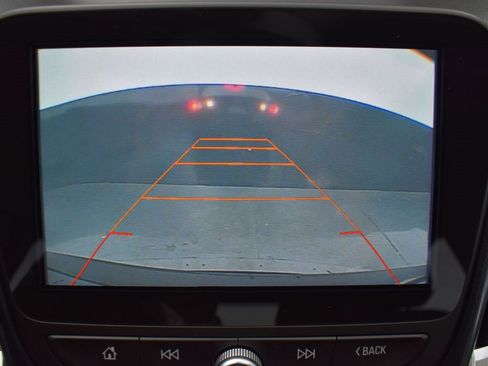 Used 2017 Chevrolet Malibu LT image 22