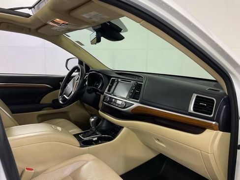 Used 2017 Toyota Highlander Limited Platinum w/ Carpet Mat Package AWD/4WD image 39