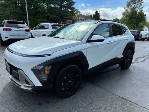 Used 2024 Hyundai Kona Limited AWD/4WD image 2