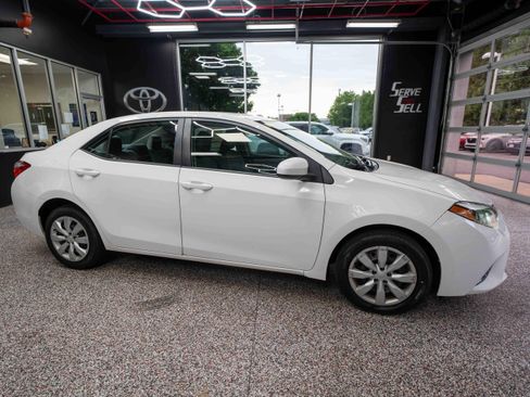 Used 2015 Toyota Corolla LE FWD image 5