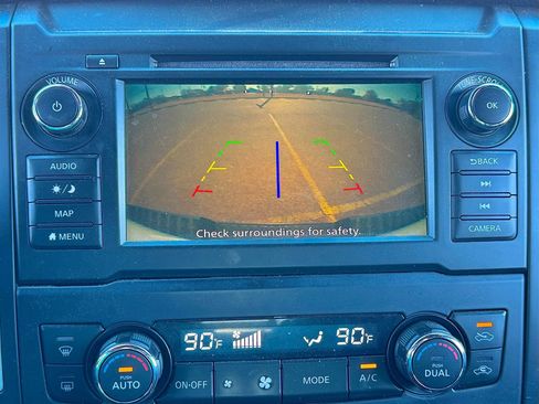 Used 2019 Nissan Titan SV w/ SV Convenience Package image 19