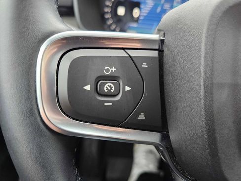 Certified 2025 Volvo XC40 B5 Core w/ Protection Package Premier image 37