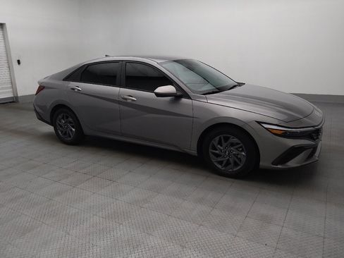 Used 2024 Hyundai Elantra SEL FWD image 11