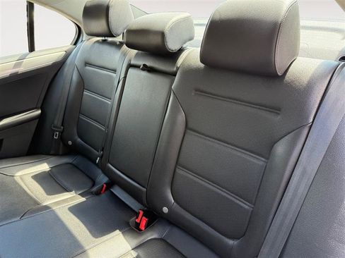 Used 2018 Volkswagen Jetta SE image 14