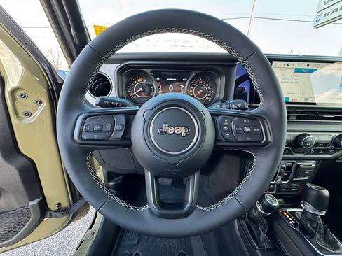 Used 2025 Jeep Wrangler Willys image 21