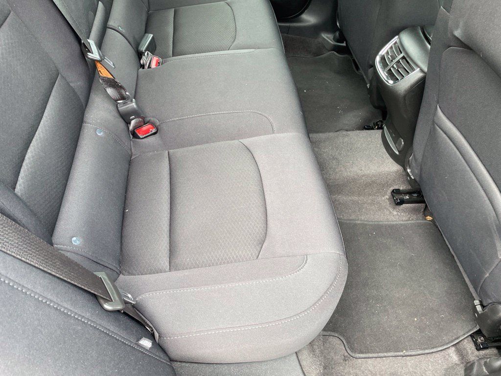 Used 2025 Chevrolet Malibu LT FWD image 16