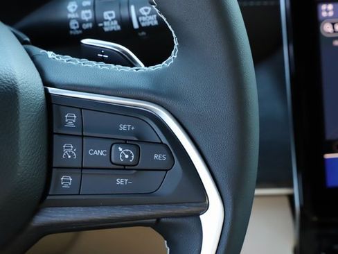 New 2025 Jeep Grand Cherokee Limited w/ Luxury Tech Group II image 24