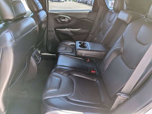 Used 2019 Jeep Cherokee Limited AWD/4WD image 16