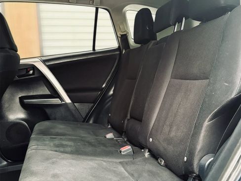 Used 2017 Toyota RAV4 LE FWD image 9