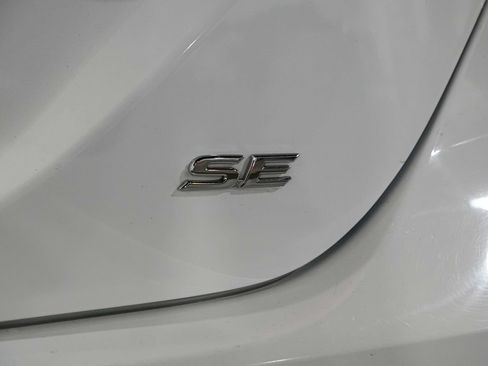Used 2021 Toyota Camry SE FWD image 11
