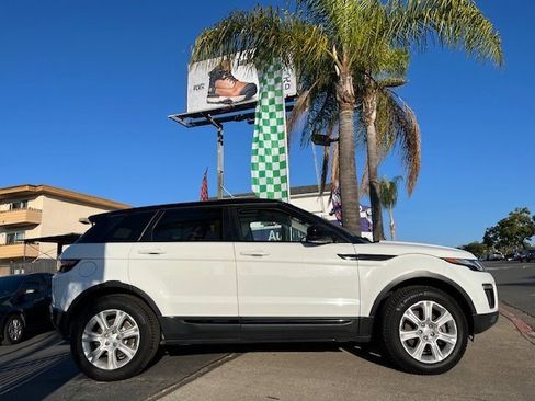 Used 2018 Land Rover Range Rover Evoque SE image 2