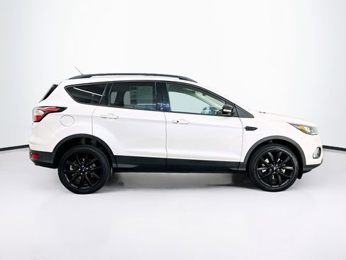 Used 2017 Ford Escape Titanium image 10