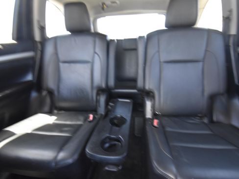 Used 2019 Toyota Highlander XLE FWD image 11