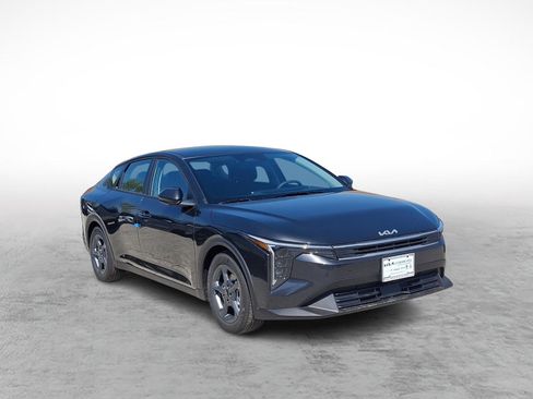New 2026 Kia K4 LXS FWD image 3