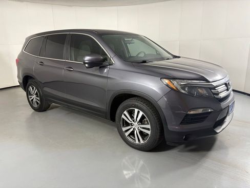 Used 2017 Honda Pilot EX image 2