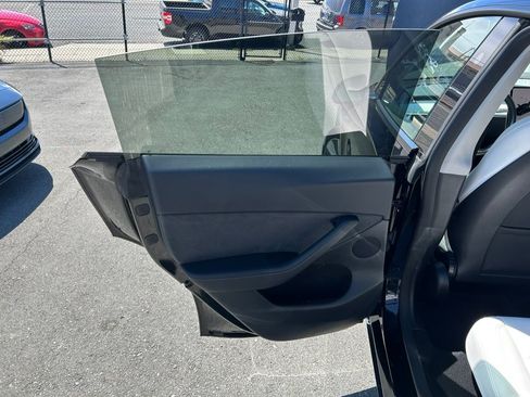 Used 2024 Tesla Model Y Long Range AWD/4WD image 44