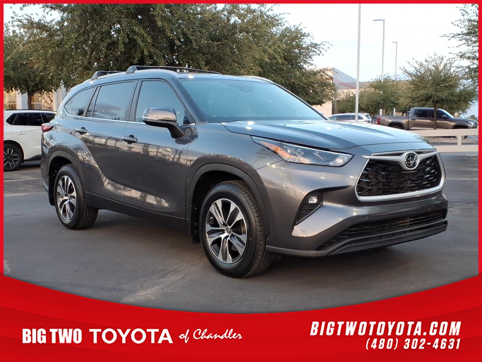Used 2023 Toyota Highlander XLE FWD image 1