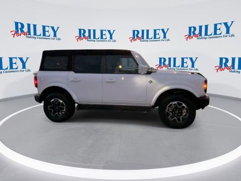 New 2025 Ford Bronco Outer Banks image 9