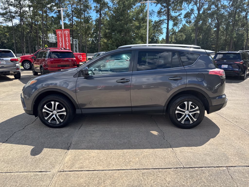 Used 2016 Toyota RAV4 LE FWD image 2