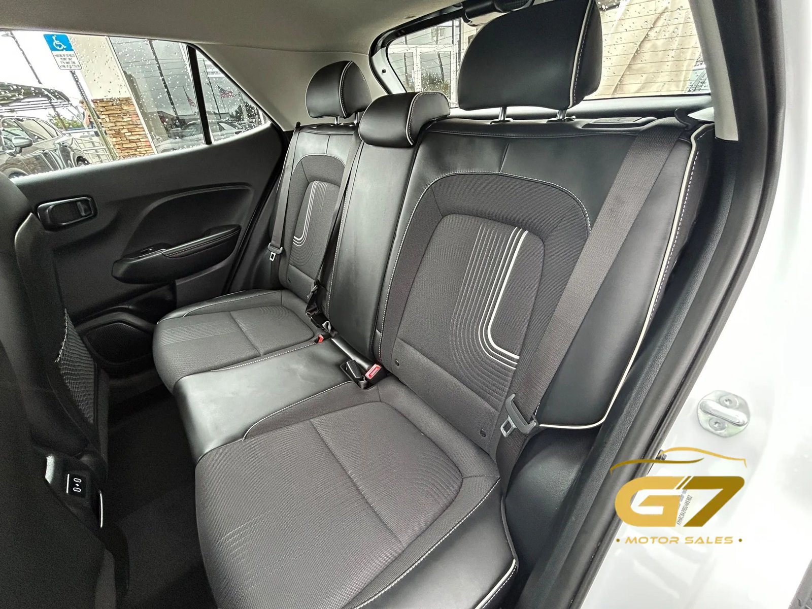 Used 2025 Hyundai Venue Limited FWD image 21