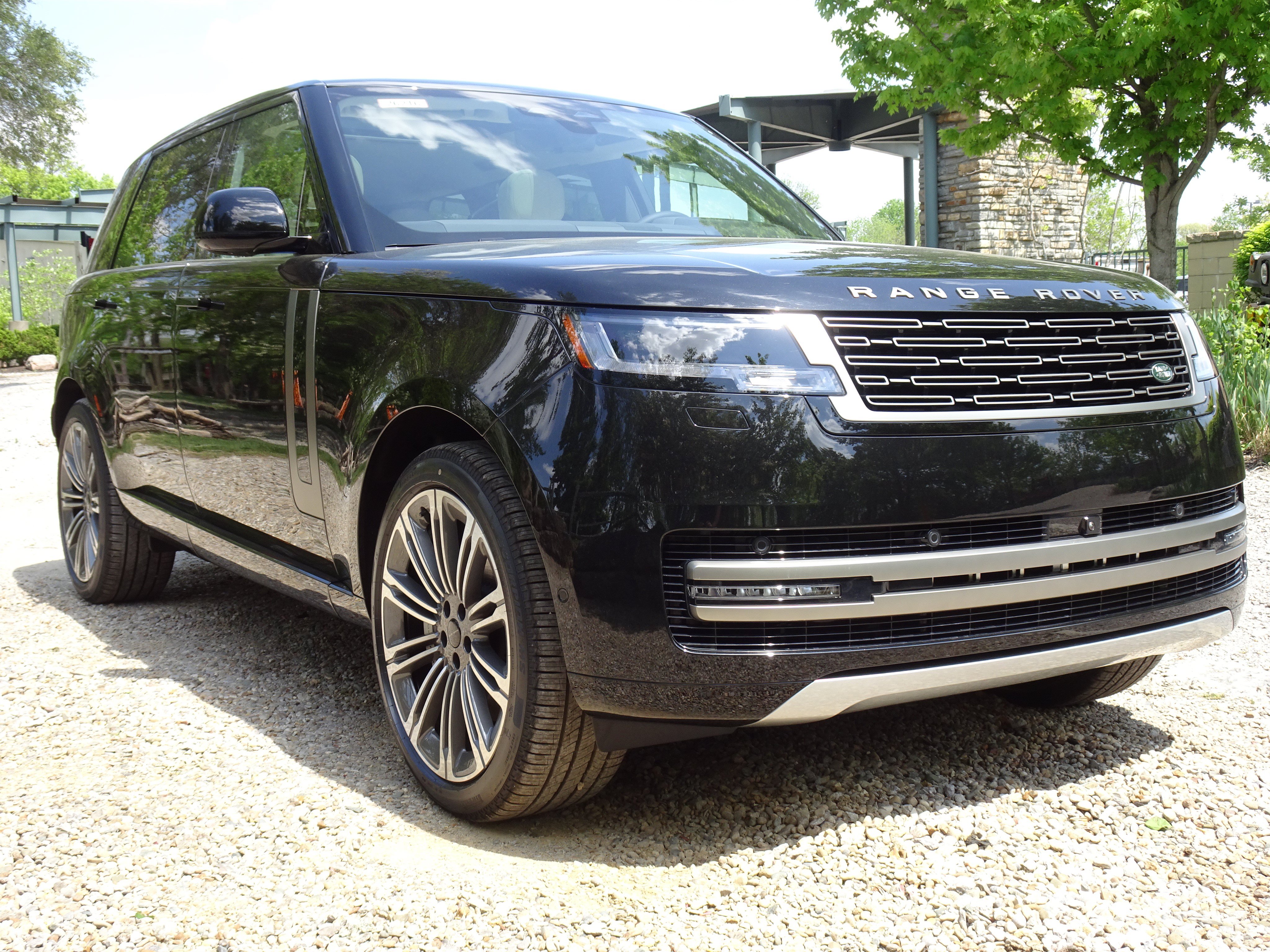 New 2026 Land Rover Range Rover Long Wheelbase SE AWD/4WD image 11
