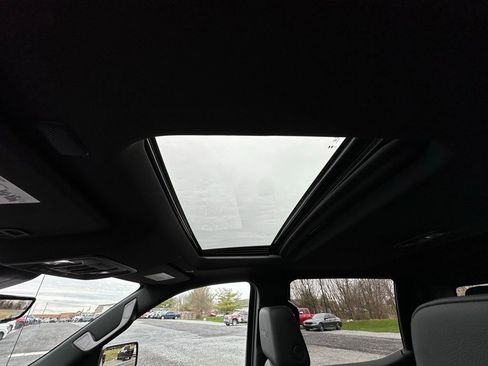 Used 2024 GMC Sierra 1500 AT4 w/ Technology Package image 3