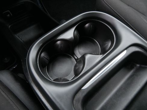 Used 2023 Chrysler Pacifica Touring image 28