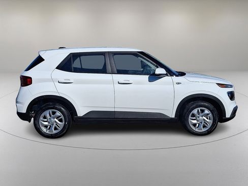New 2026 Hyundai Venue SE image 8