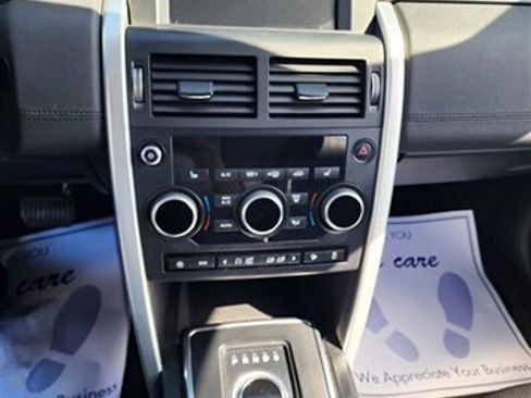 Used 2019 Land Rover Discovery Sport SE image 17