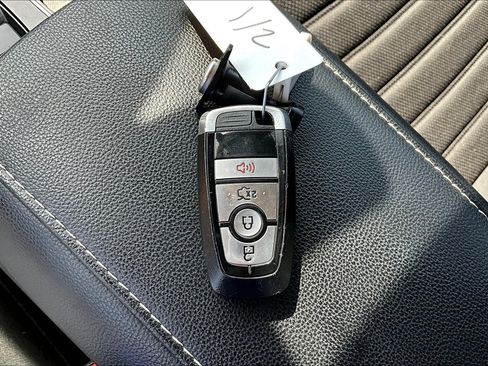 Used 2019 Ford Fusion SE image 12