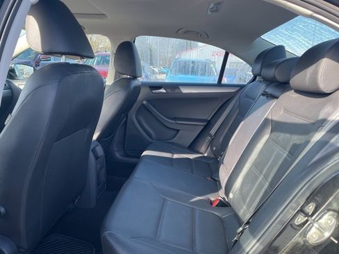 Used 2017 Volkswagen Jetta SE image 11