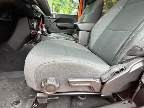 Used 2025 Jeep Wrangler Sport AWD/4WD image 11