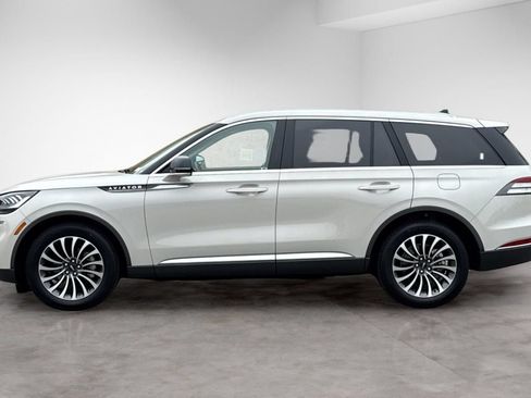 Used 2023 Lincoln Aviator 2WD w/ Premium Package image 2